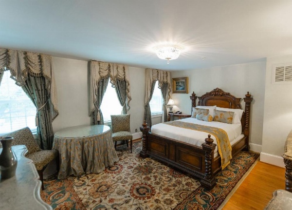 1840s Carrollton Inn image 27