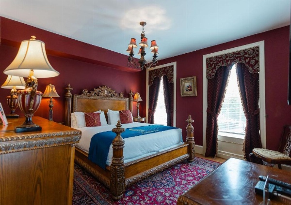 1840s Carrollton Inn image 31
