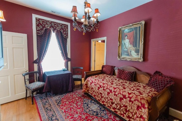 1840s Carrollton Inn image 32