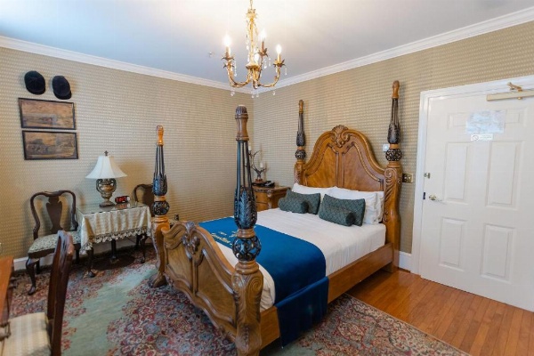 1840s Carrollton Inn image 45