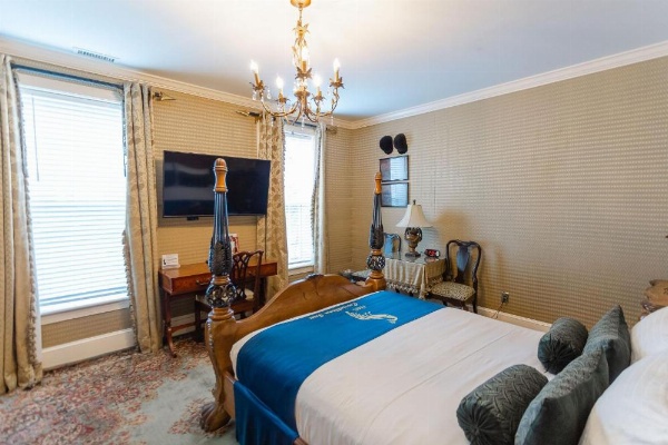 1840s Carrollton Inn image 46
